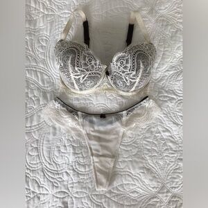 Le Mystere Isabella All Over Lace Bra and Panty Set 32F/Medium